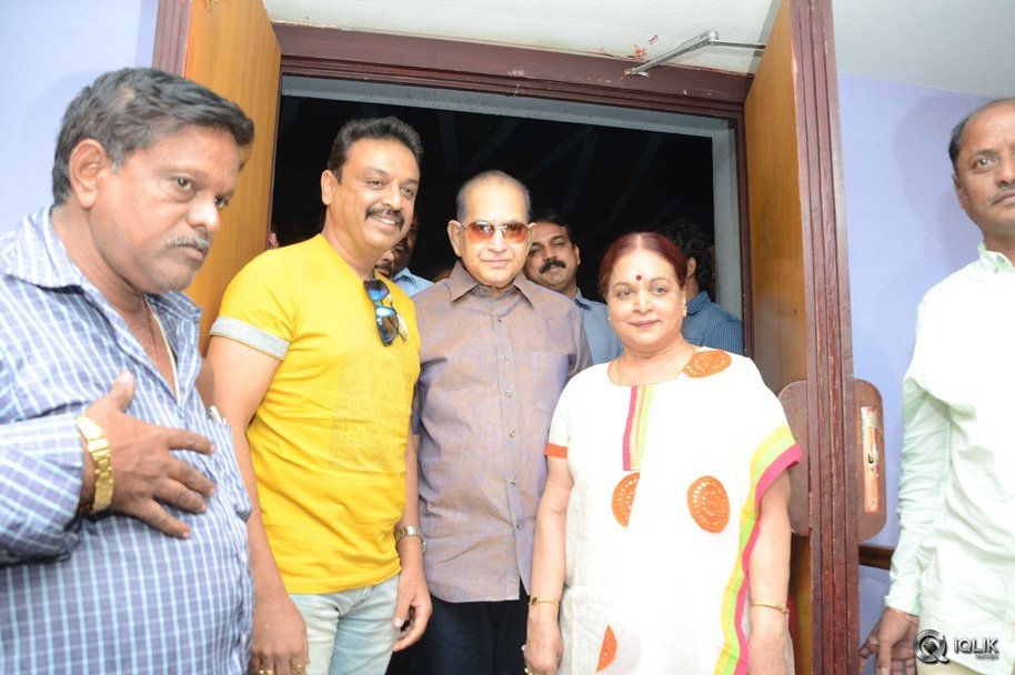 Super-star-Krishna-Watches-Srimanthudu-Movie